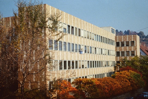 Der 1959 eröffnete Neubau der Abteilung für Sondermetalle in der Seestraße 92.